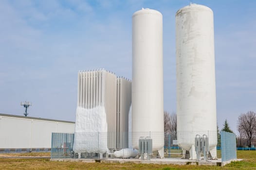 Liquid oxygen plant, tanks and heat exchange coils