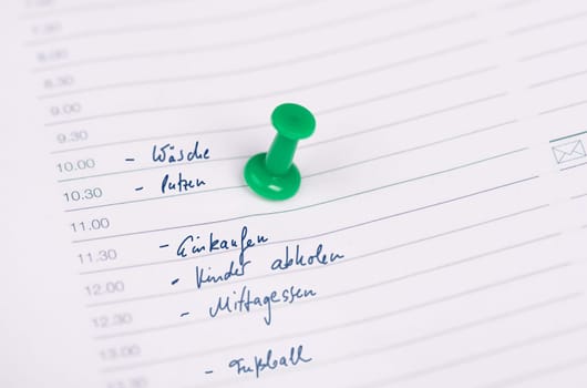 A to do list of parents in german language, washing, cooking, taking kids from school, shopping