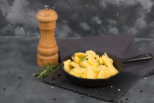 Potatoes in a pan with rosmarine, pepper and olive oil