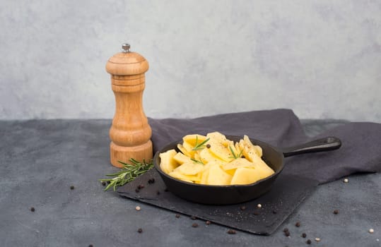 Potatoes in a pan with rosmarine, pepper and olive oil
