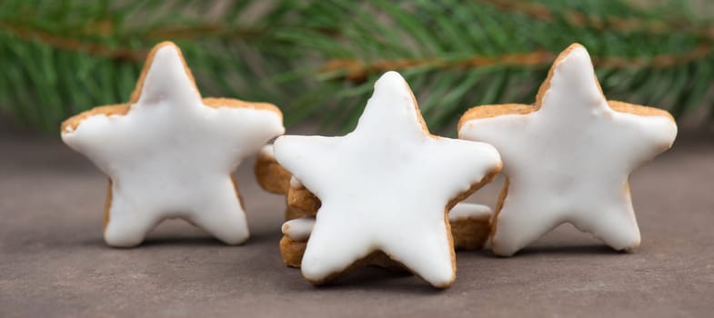 Cinnamon stars, traditional german christmas cookies, gingerbread, empty copy space