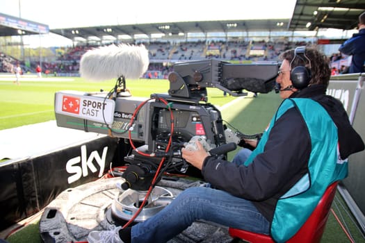 Kamermann von Sportcast at the edge of the pitch at the Schwarzwaldstadion Freiburg - Bundesliga 14/15