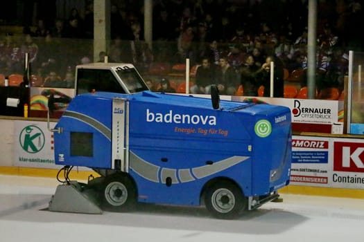 Ice machine at the Ice Stadium Freiburg - Playoffs for the German Ice Hockey League (DEL2),1st final