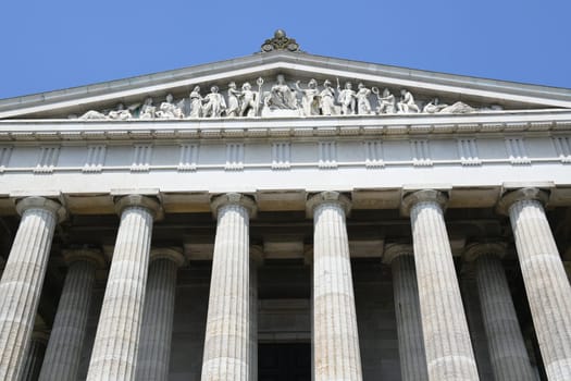 The Walhalla memorial in Donaustauf near Regensburg was inaugurated in 1842. The fully plastic gable field shows scenes from the battle in the Teutoburg Forest with Teutons and Romans.