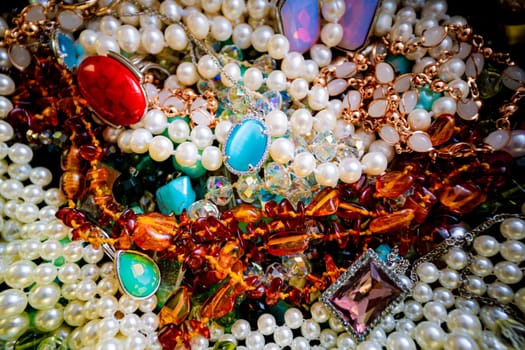 Many fashionable women's jewelry and bracelets for hand