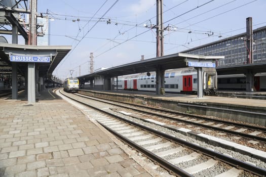 Rail tracks and trains in the Brussels South Railway Station