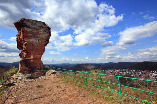 Drachenfels Castle is an extraordinary sight in the Dahn Rock Country