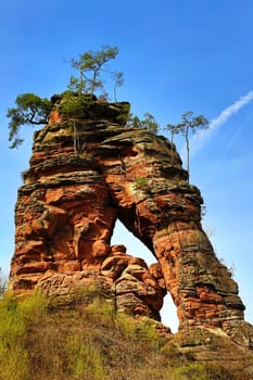 The Schwalbenfelsen is an extraordinary sight in the Dahner Felsenland