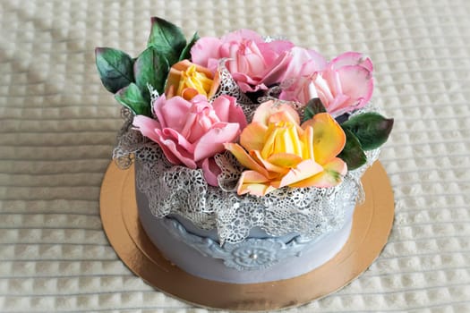 Flower box cake with sugar paste flowers roses close up