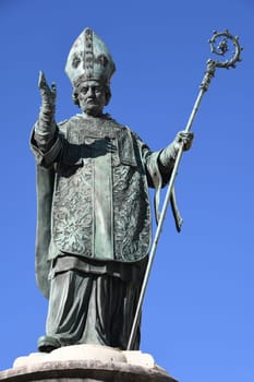 The Willibalsbrunnen on the market square in Eichstätt was built in the Baroque style in 1695. The bronze figure of St. Wilklibald stands on the pillar of the fountain. It is a listed building.