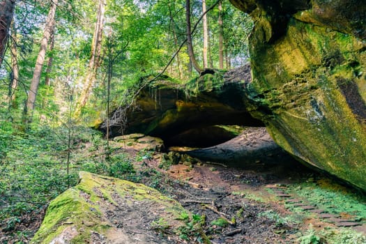 Scenic view of Yahoo Arch rock formation in Southern Kentucky