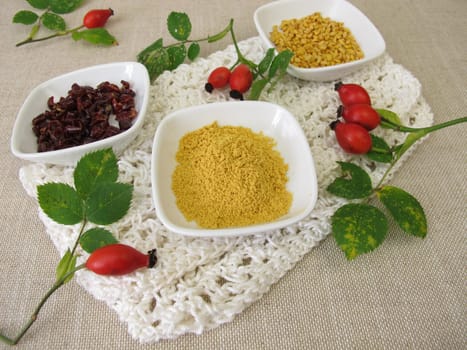 Rose hip powder from the red dog rose, fruit peel and seeds