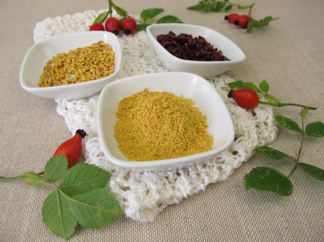 Rose hip powder from the red dog rose, fruit peel and seeds