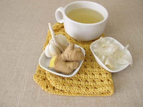 A cup of tea with garlic peel and ginger