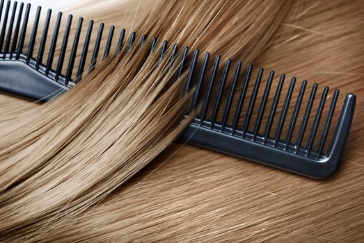 Long healthy blond hair and cumb