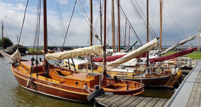 Zeesboote can still often be found in the Bodden landscape in Mecklenburg-Vorpommern. Zeesboats are still often found in the lagoon landscape in Mecklenburg-Western Pomerania.