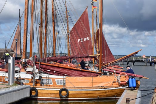 Zeesboote can still often be found in the Bodden landscape in Mecklenburg-Vorpommern. Zeesboats are still often found in the lagoon landscape in Mecklenburg-Western Pomerania.