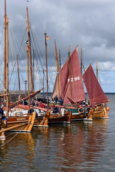 Zeesboote can still often be found in the Bodden landscape in Mecklenburg-Vorpommern. Zeesboats are still often found in the lagoon landscape in Mecklenburg-Western Pomerania.