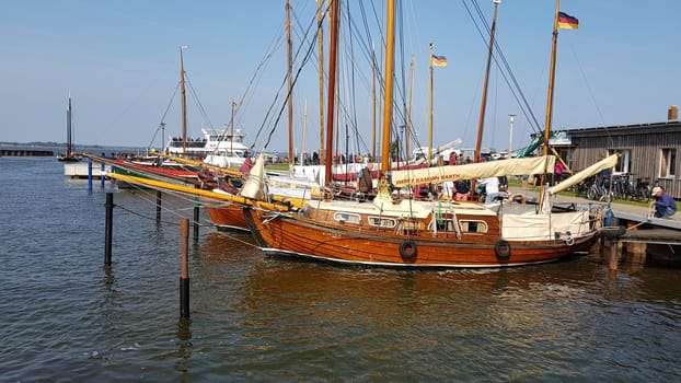 Zeesboote can still often be found in the Bodden landscape in Mecklenburg-Vorpommern. Zeesboats are still often found in the lagoon landscape in Mecklenburg-Western Pomerania.