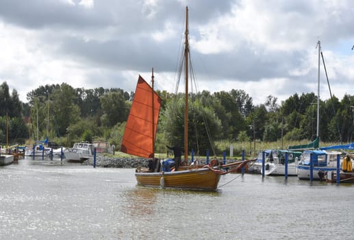 Zeesboot regattas take place annually in the Boddenlandschaft in Mecklenburg-Vorpommern. Zeesboot regattas take place annually in the lagoon landscape in Mecklenburg-Western Pomerania.