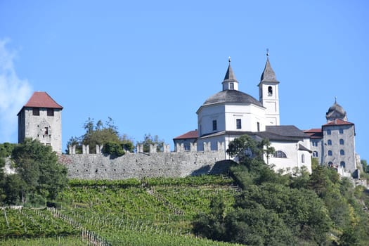 In 1699 the Säben monastery near Klausen in South Tyrol was raised to the status of an abbey. The Holy Cross Church is also located within the defensive walls. The buildings were built on a rock.