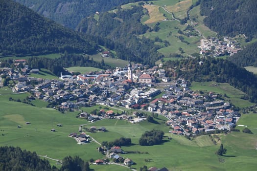 The mountain village of Castelrotto is located in the South Tyrolean Dolomites in Italy. This place became world famous for a band with folk music.