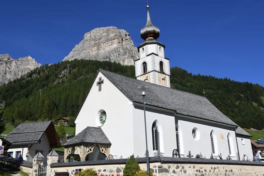 Colfosco,Ladin Calfosch,Italian Colfosco is a village in South Tyrol,Ladinia in Italy. It is located in the Dolomites in the Alta Badia holiday region. Church of St. Vigil and Mount Sassongher.