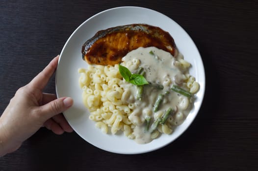 salmon steak white sauce macaroni and vegetable