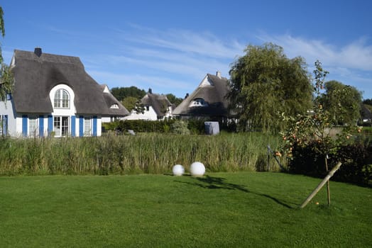 Friesenhaueser with thatched roof made of reeds.