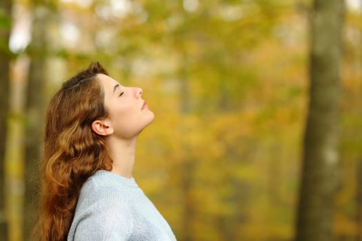 Woman profile breathing fresh air in a park