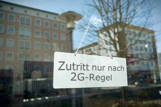 Sign with the inscription Zutritt nur nach 2G-Regel (Access only according to 2G rule). 2G means access only with a valid full corona virus Covid 19 vaccination or proof of recovery