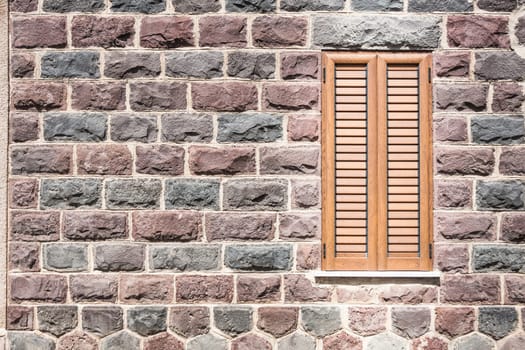 Window on the wall of basalt .