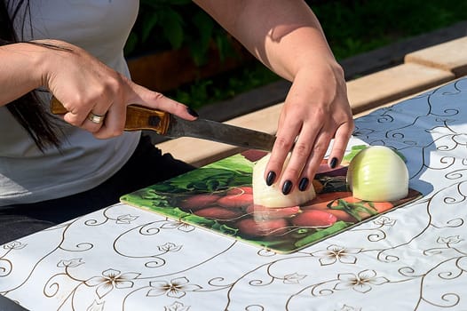 slicing onions on a chopping board close-up. High quality photo