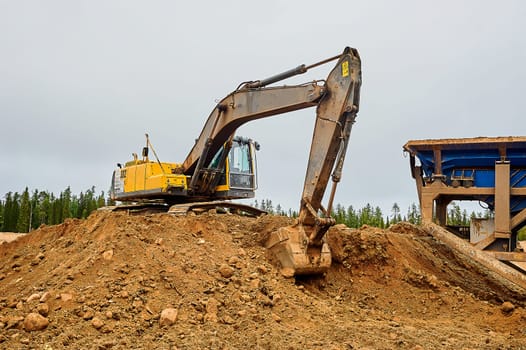 The excavator in the quarry digs sand. High quality photo