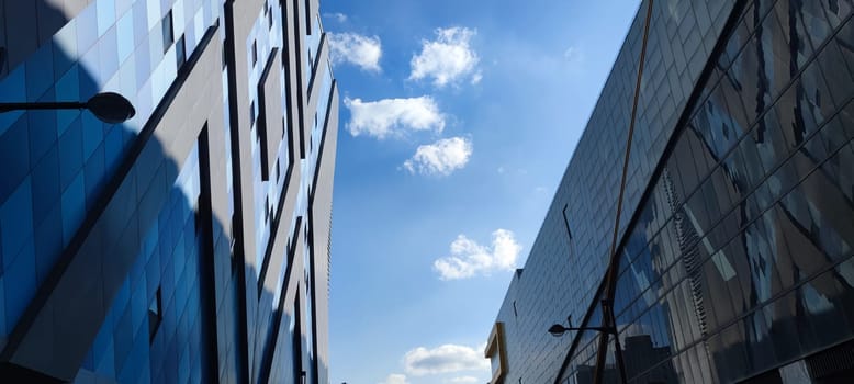The Reflection of sky and could on modern commercial building