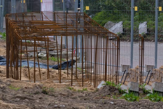Reinforcing steel for building concrete structures with armature