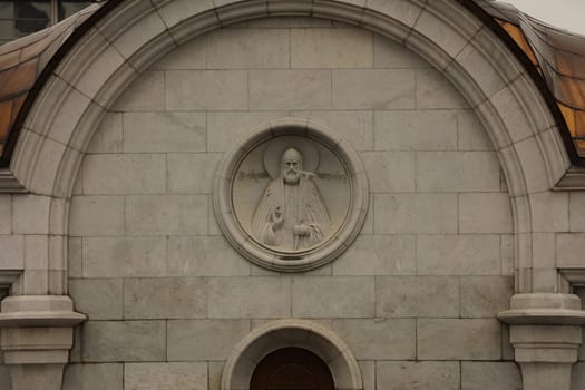 Bas-relief Patriarch Tikhon on the eastern wall of the entrance pavilion of the Church of the Transfiguration of the Lord in the complex of the Cathedral of Christ the Savior in Moscow.