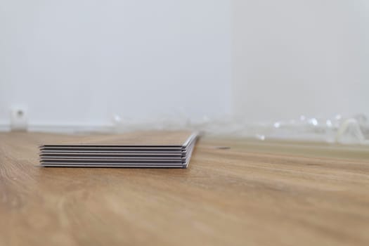 Click vinyl flooring to install yourself in the living room of an apartment