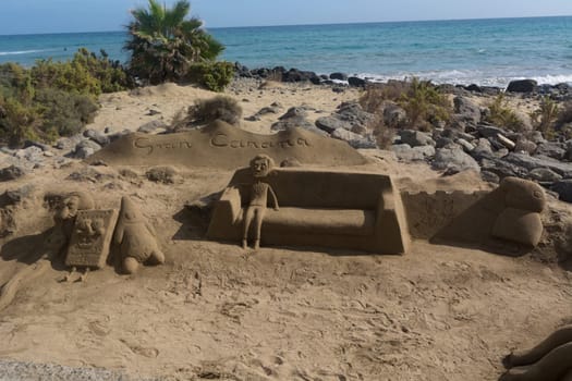 Cran Canaria, Meloneras, Spanien - 13. November 2019:.Sand sculptures on the beach of Meloneras, Spain with inscription Gran Canaria