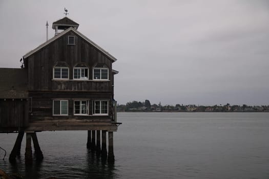 The house floating on the palisade over the Ocean in California