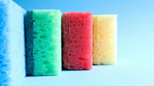 Many blue, red, yellow, green sponges are used to wash and wipe the dirt used by housewives in everyday life. They are made of porous material such as foam. good detergent retention.