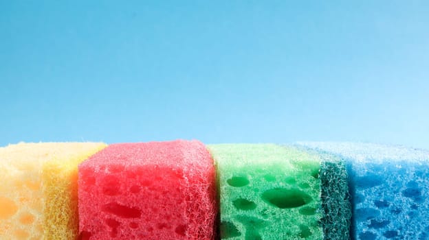 Many blue, red, yellow, green sponges are used to wash and wipe the dirt used by housewives in everyday life. They are made of porous material such as foam. good detergent retention.