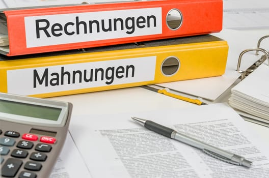 Folders with the label Invoices and Warnings - Rechnungen und Mahnungen (German)