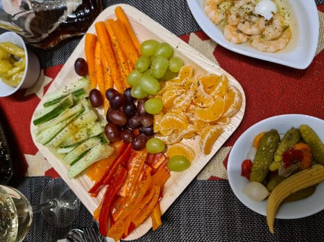 Tapas and pinchos : spanish appetizers at cocktail hour