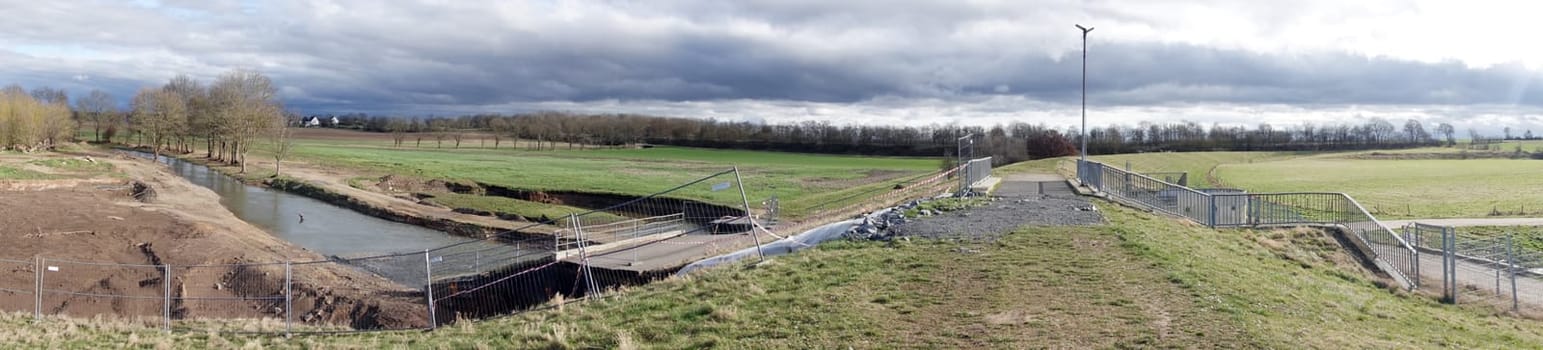 massive Schäden am Hochwasser-Schutzdamm Horchheim, ein halbes Jahr nach der Flutkatastrophe im Juli 2021 noch nicht behoben, Nordrhein-Westfalen, Deutschland, Weilerswist