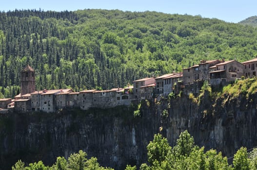 Castellfollit de la Roca is one of the most picturesque villages in Catalonia. Houses cling to the top of a spectacular basalt rock face