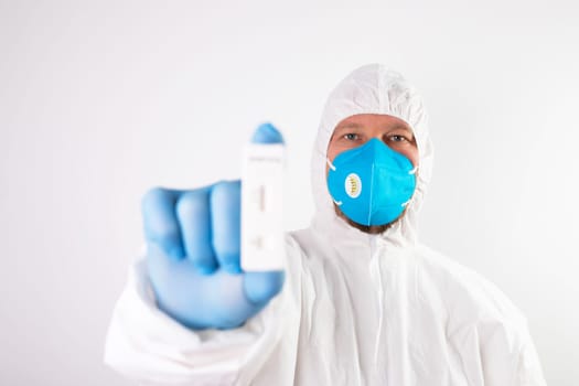 Doctor show rapid negativ laboratory COVID-19 test for diagnosis Coronavirus infection. Pandemic infectious concept