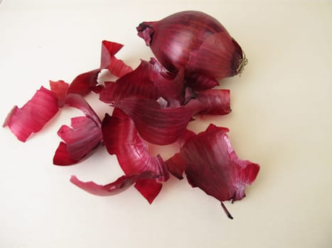 Red onion peel for tea, for dyeing Easter eggs or as plant fertilizer