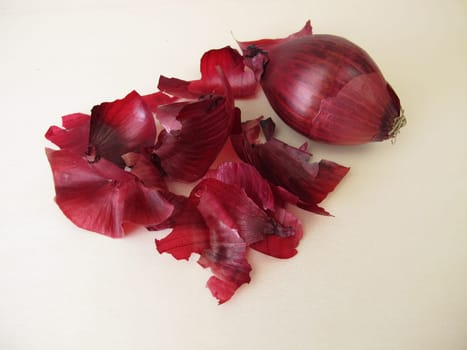 Red onion peel for tea, for dyeing Easter eggs or as plant fertilizer