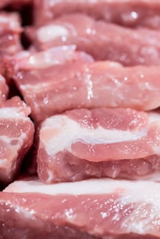 Close up top view pack pieces raw meat of pork loin on bone, fresh red pork with white fat of pork rib, Cut into pieces and put them in a row